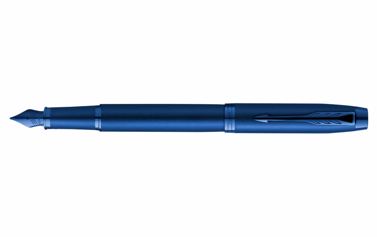 pluma parker im monochrome
